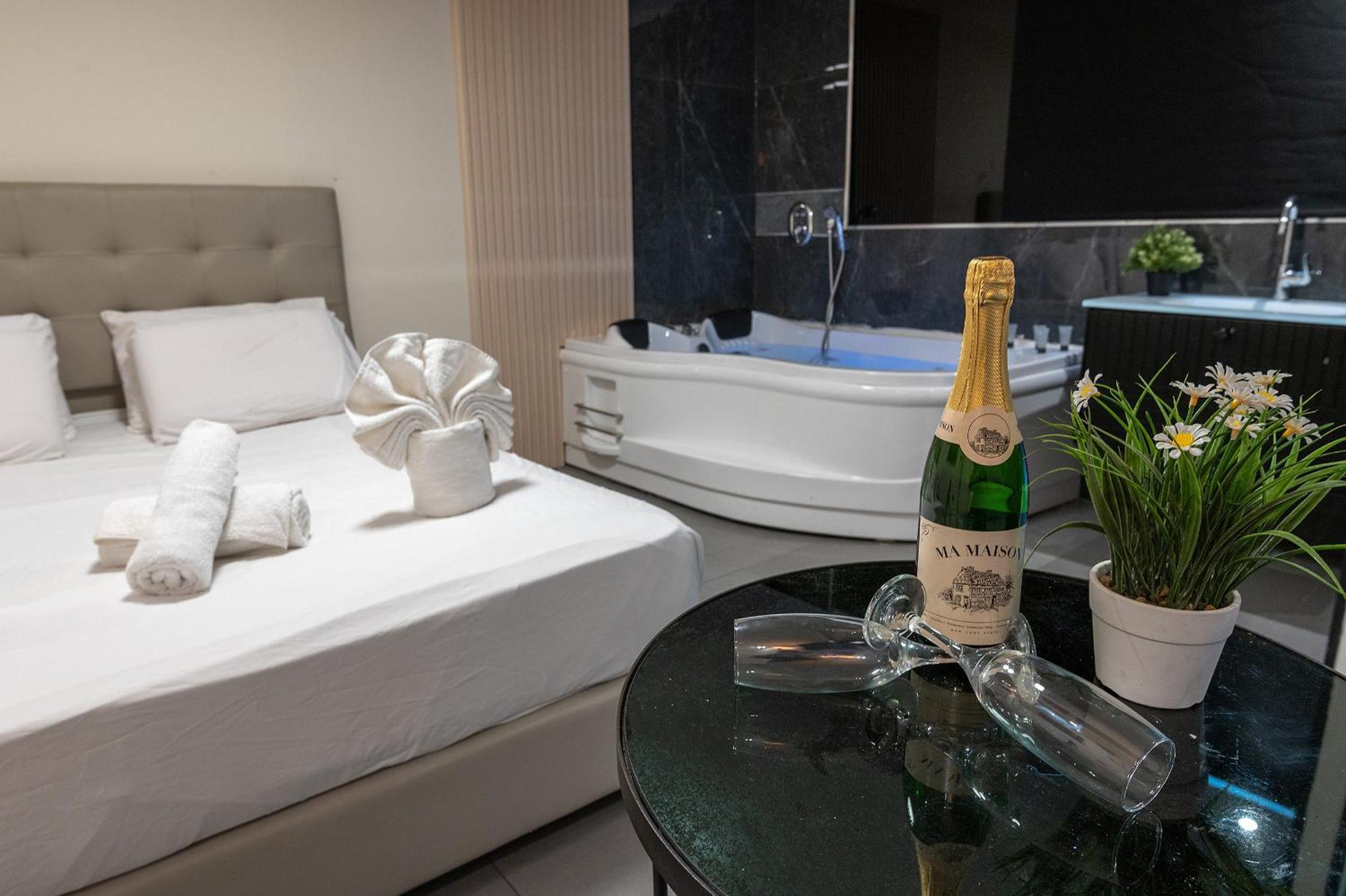 Lago Suites Hotel Gerusalemme Esterno foto
