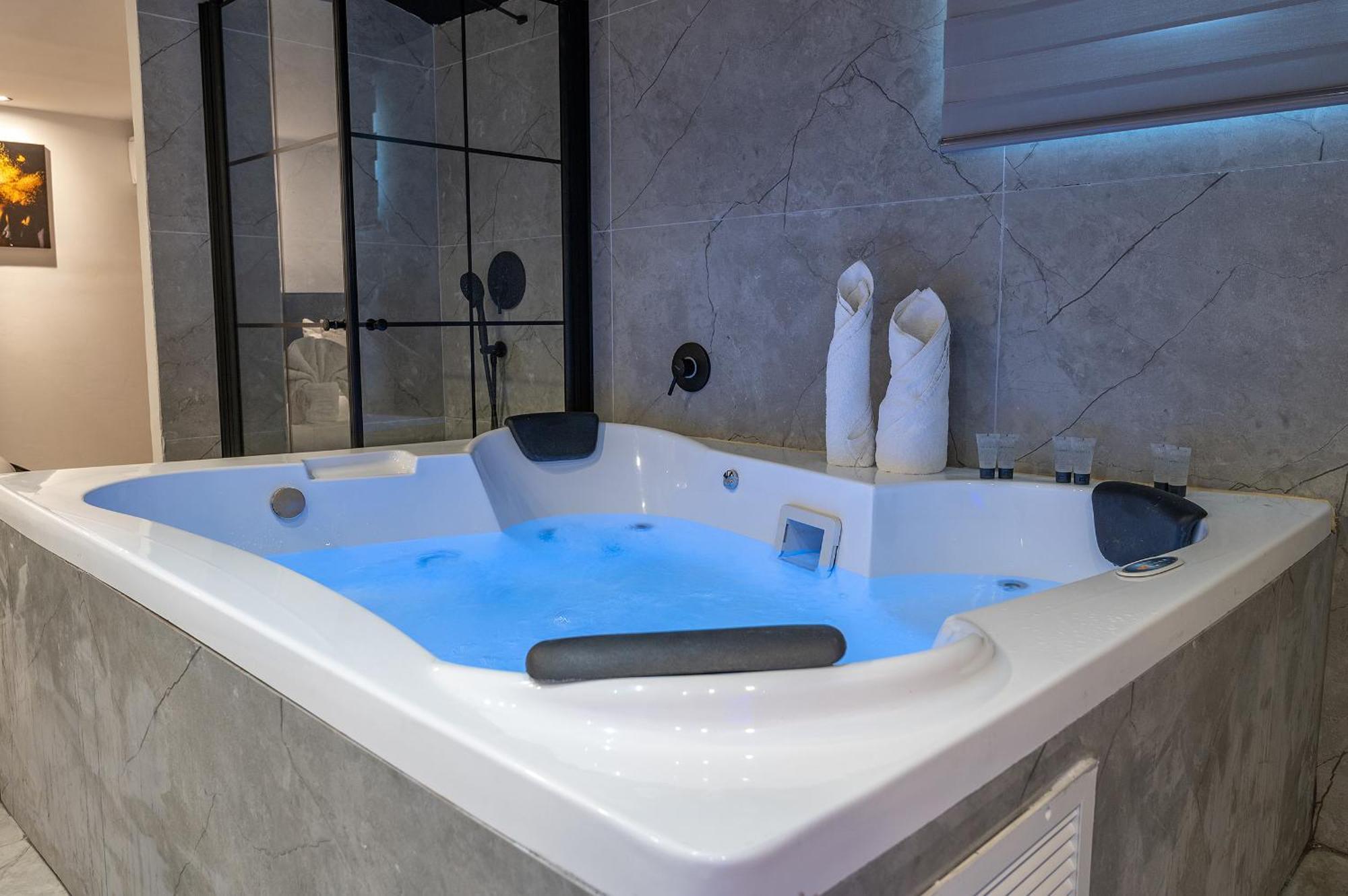 Lago Suites Hotel Gerusalemme Esterno foto