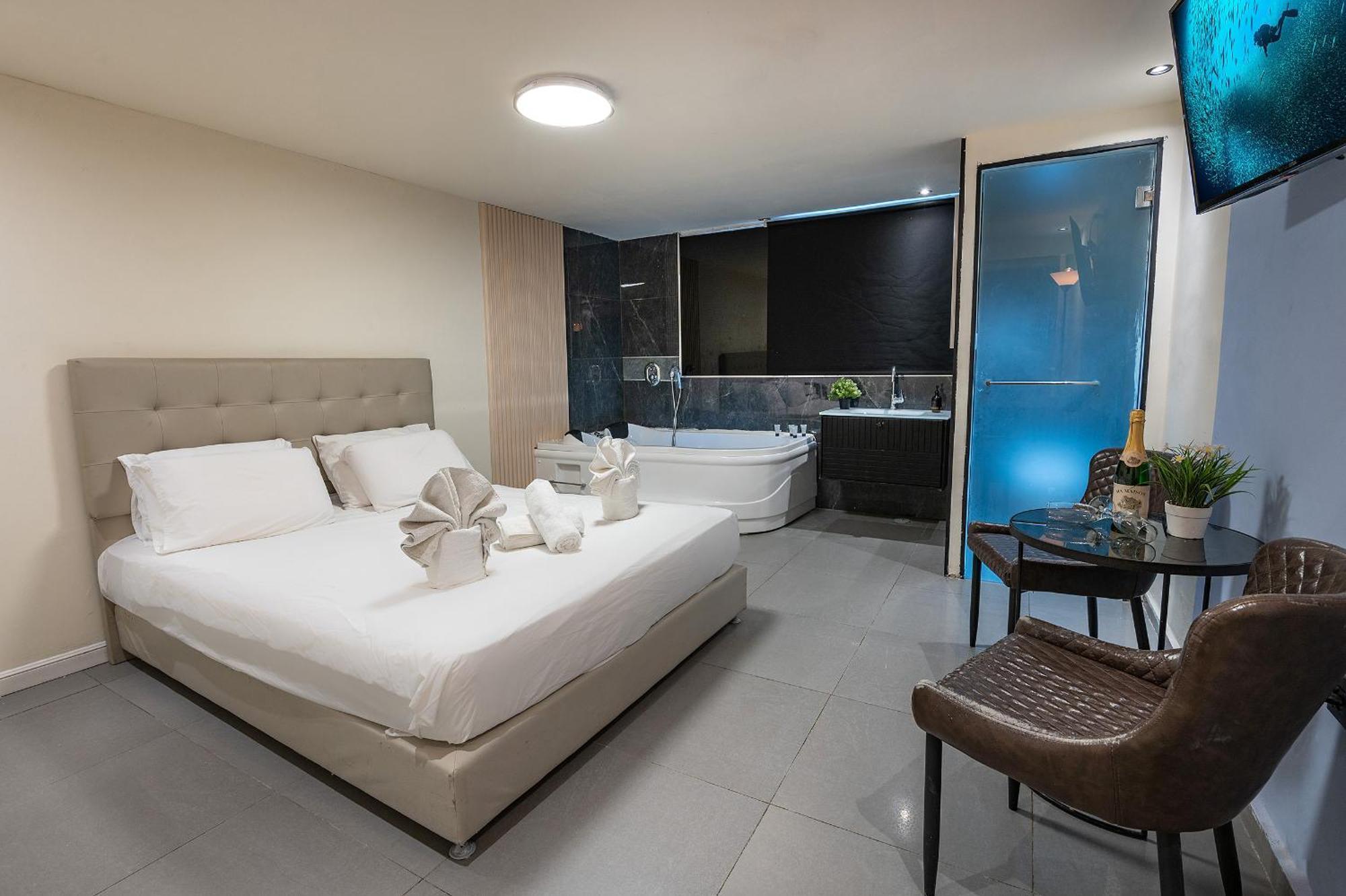 Lago Suites Hotel Gerusalemme Esterno foto