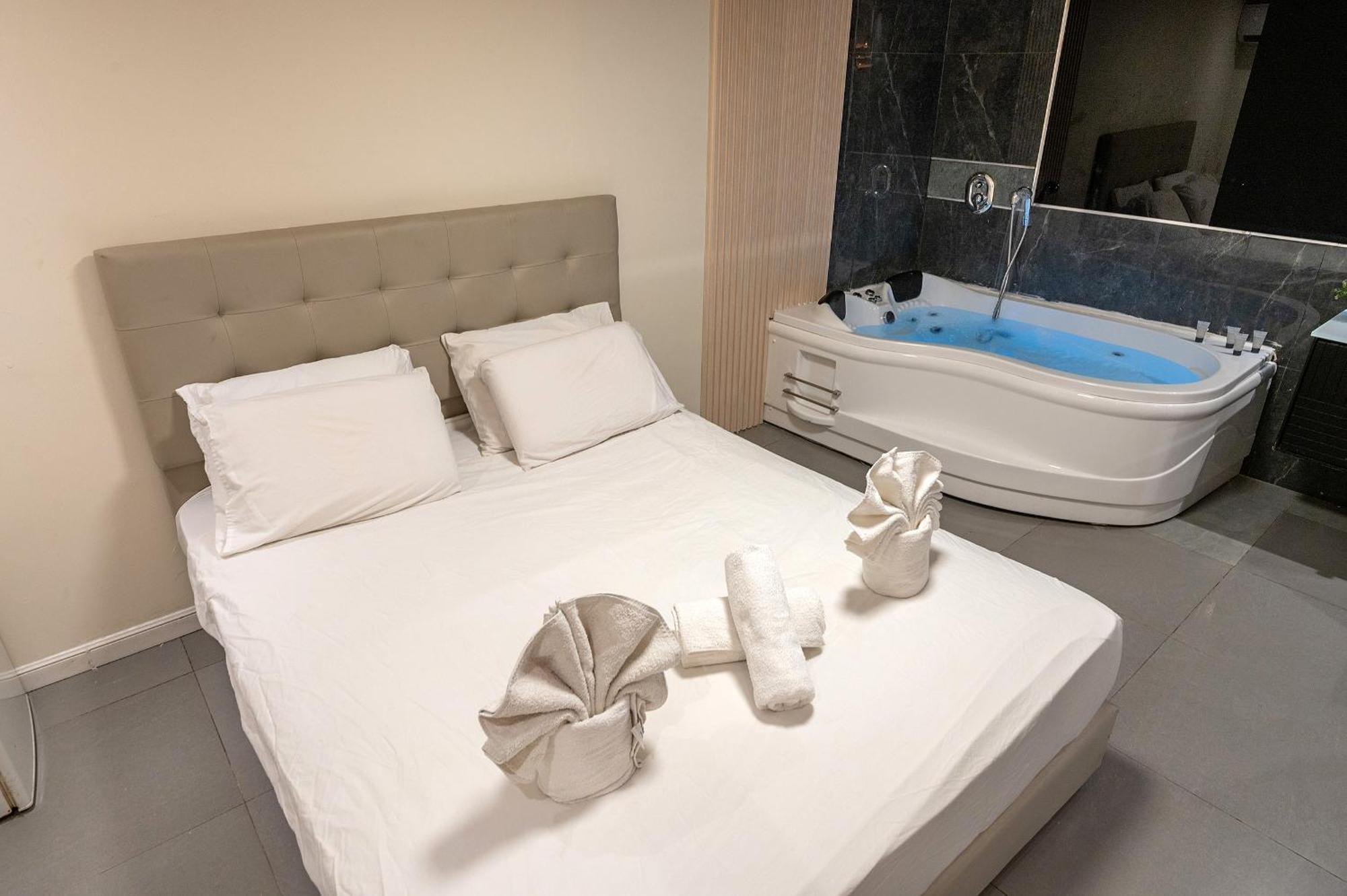 Lago Suites Hotel Gerusalemme Esterno foto