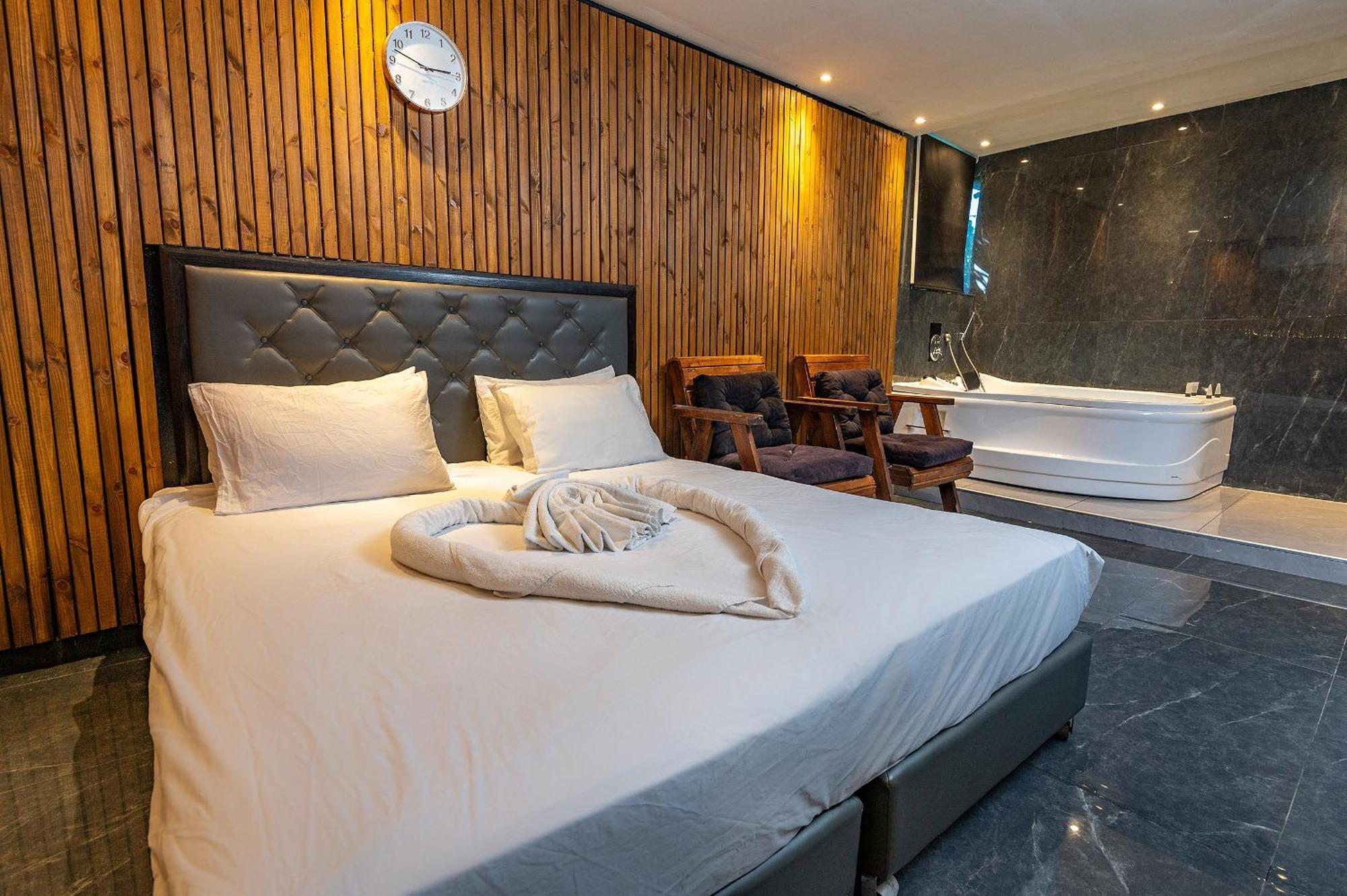 Lago Suites Hotel Gerusalemme Esterno foto