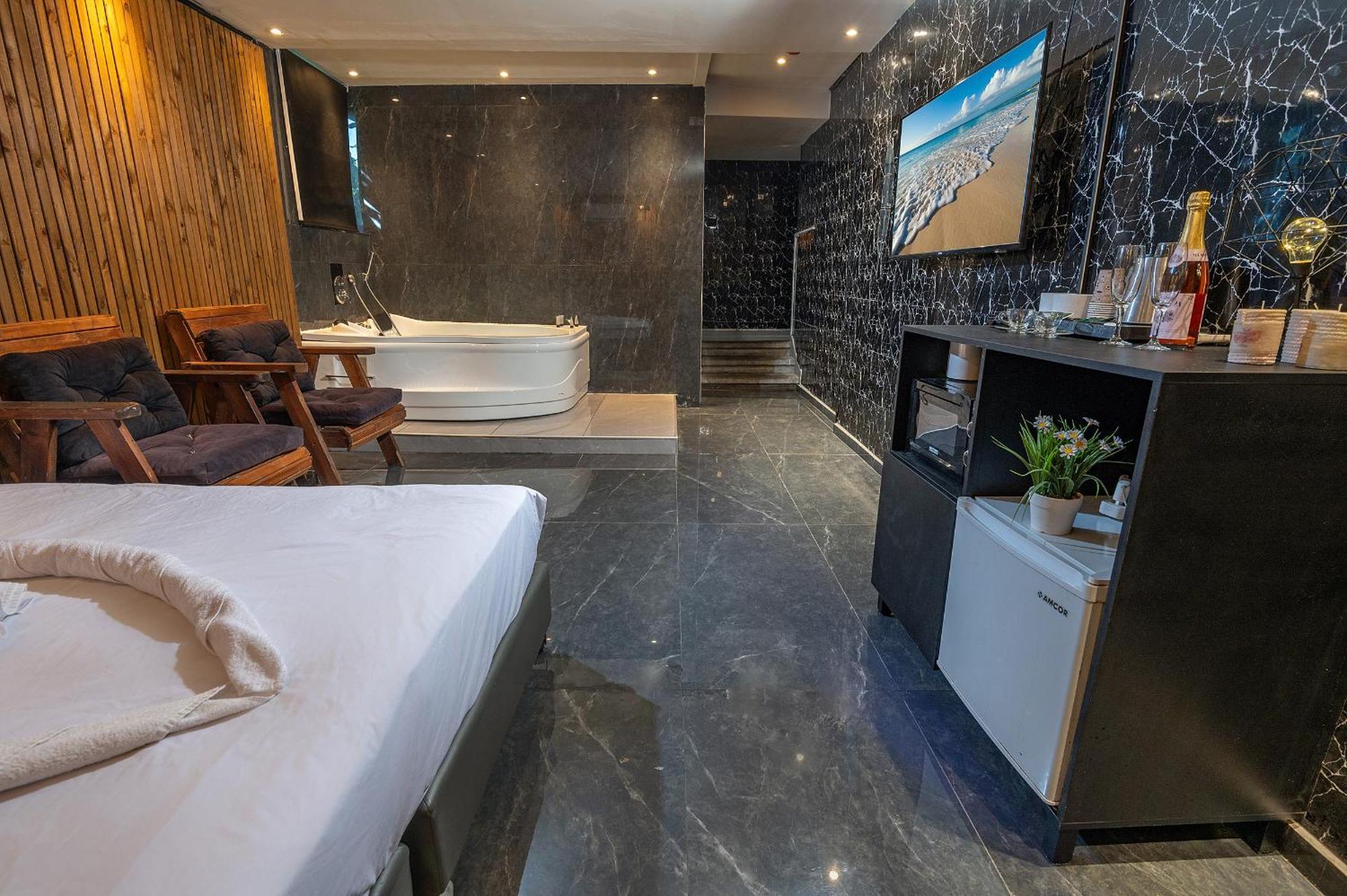 Lago Suites Hotel Gerusalemme Esterno foto