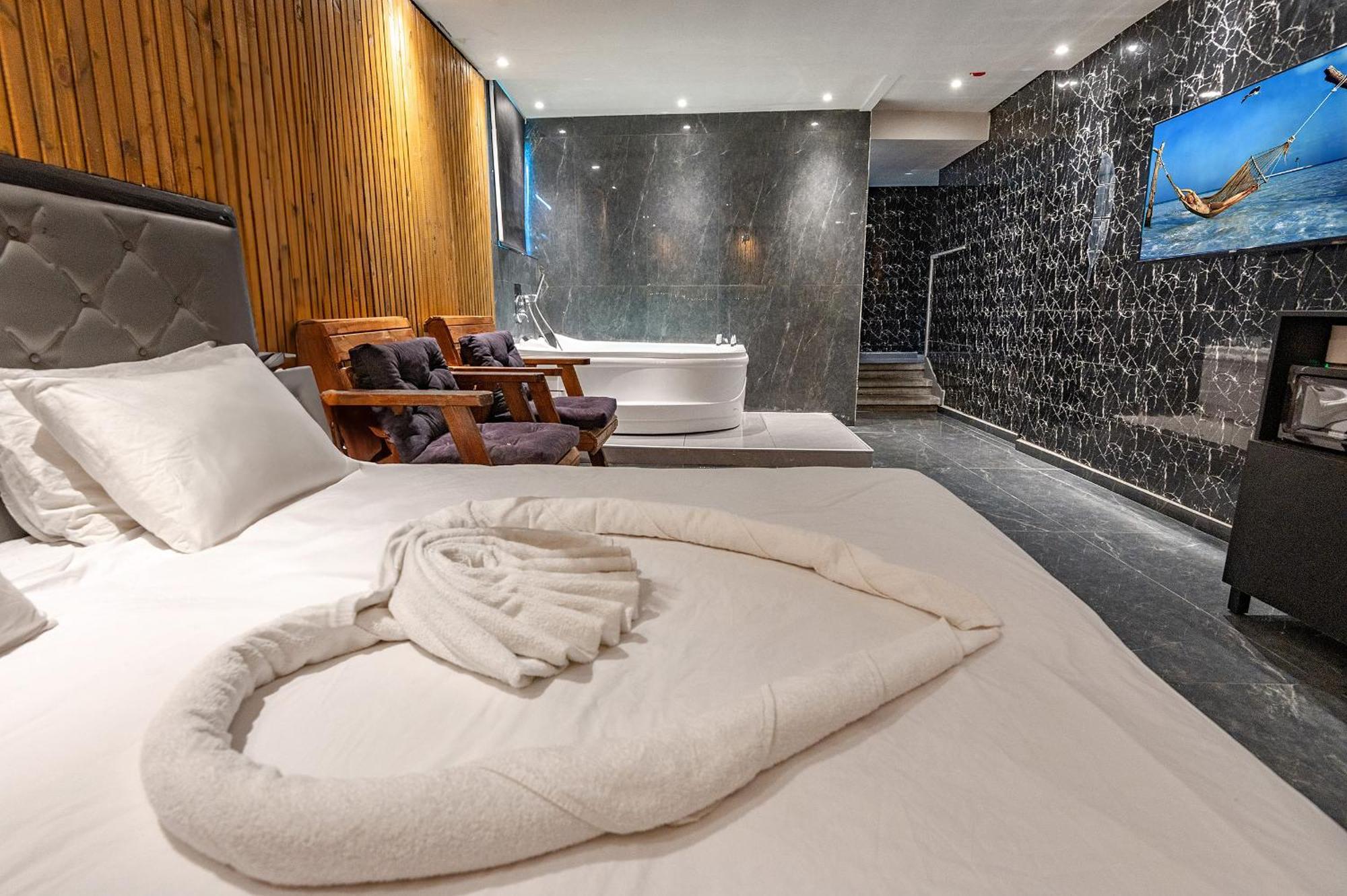 Lago Suites Hotel Gerusalemme Esterno foto