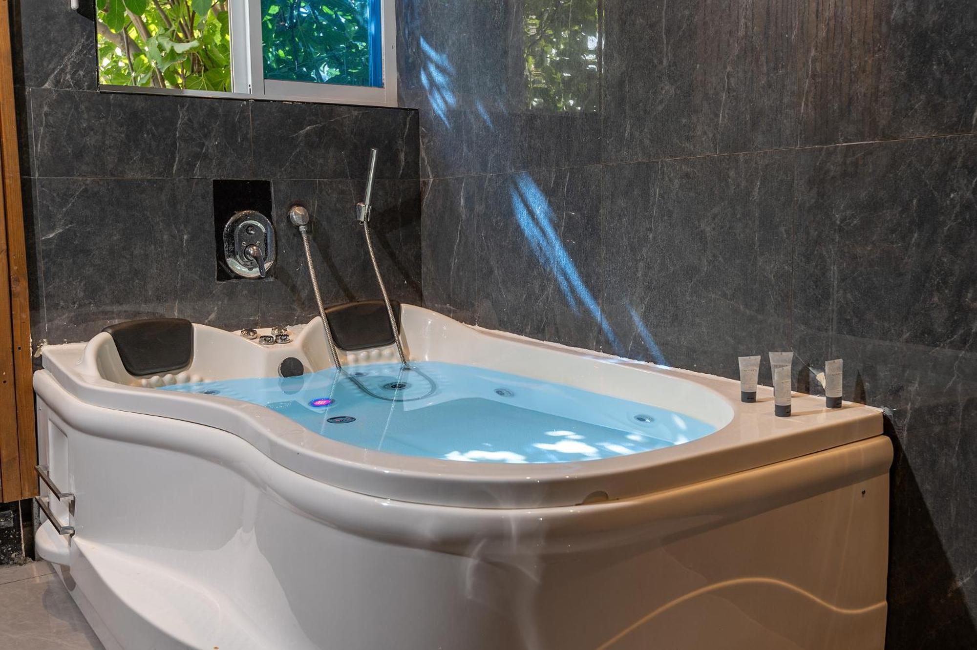Lago Suites Hotel Gerusalemme Esterno foto